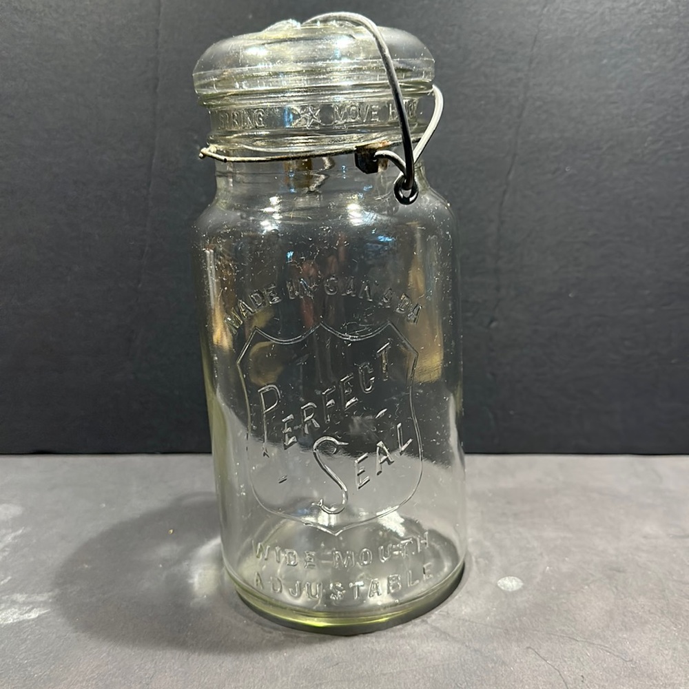 Antique Canadian Perfect Seal | Clear 1 Quart (32 oz) Glass Canning Jar
